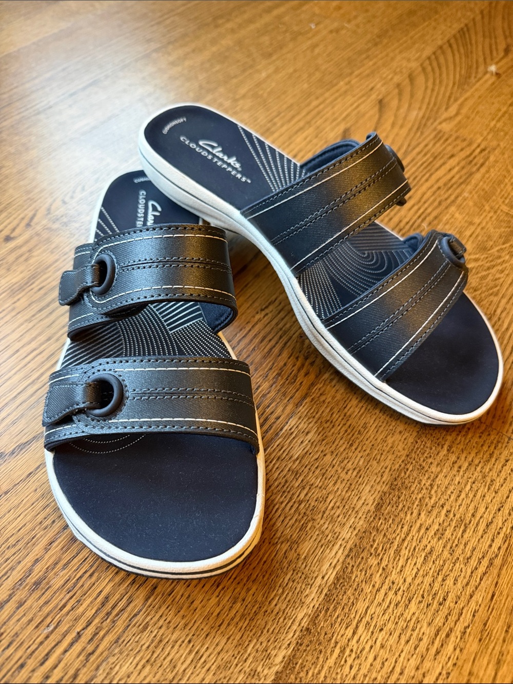 Clarks Women’s cloudsteppers Navy